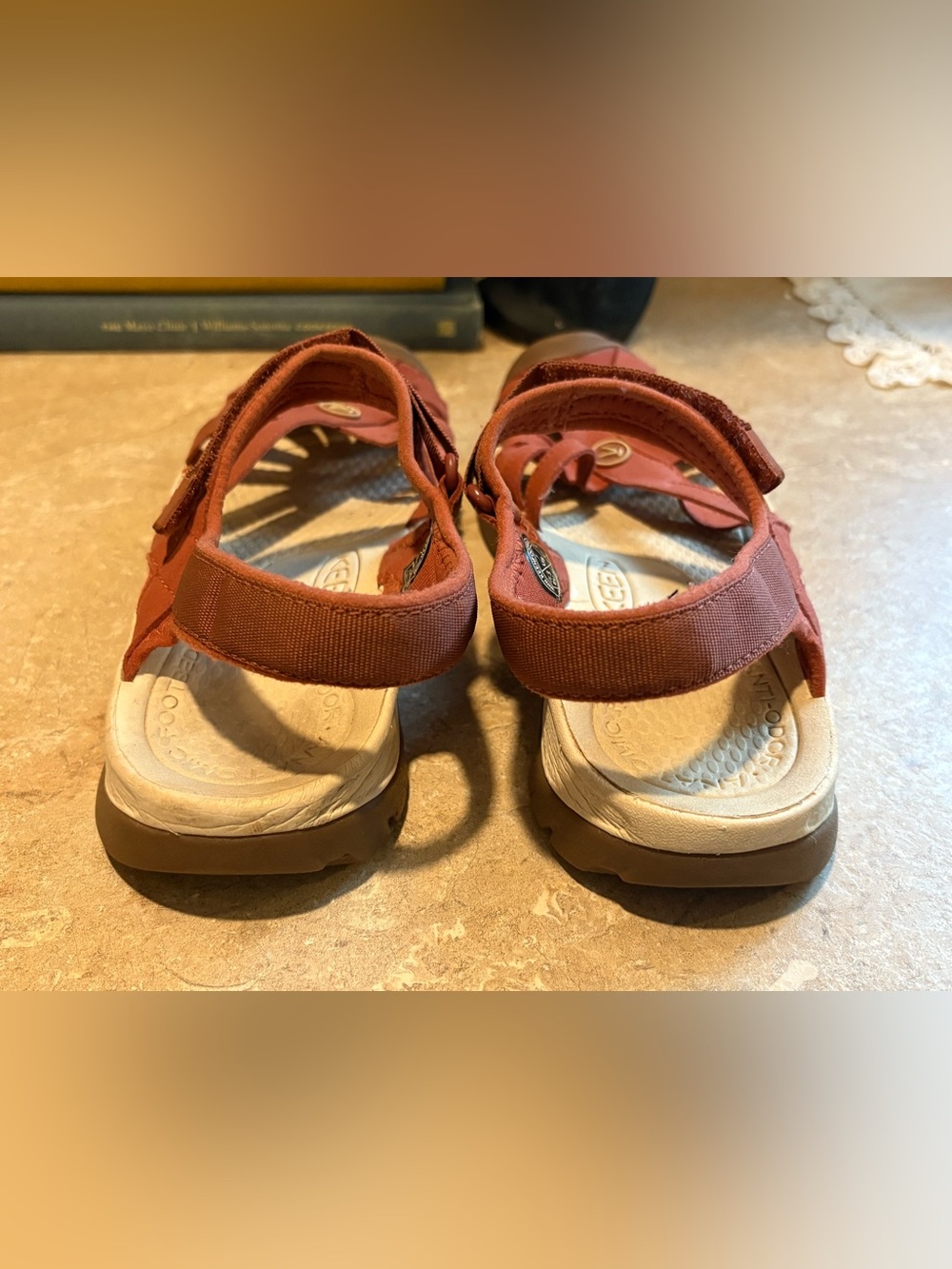 Keen Women's Rose Color Closed-Toe Sport Sandals w/ Velcro Straps size 7 - Picture 3 of 7